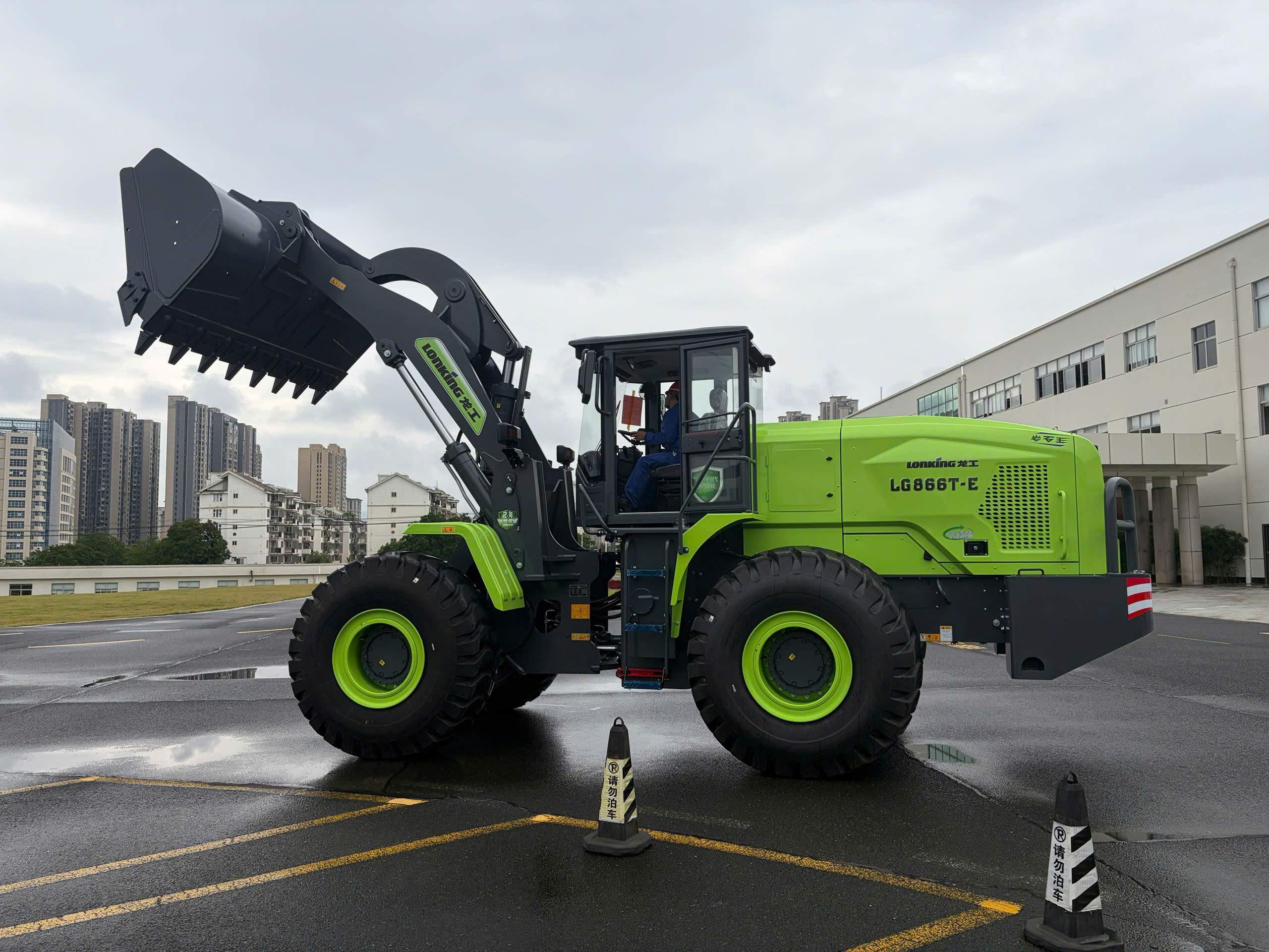 Máy xúc lật điện Lonking LG866T-E